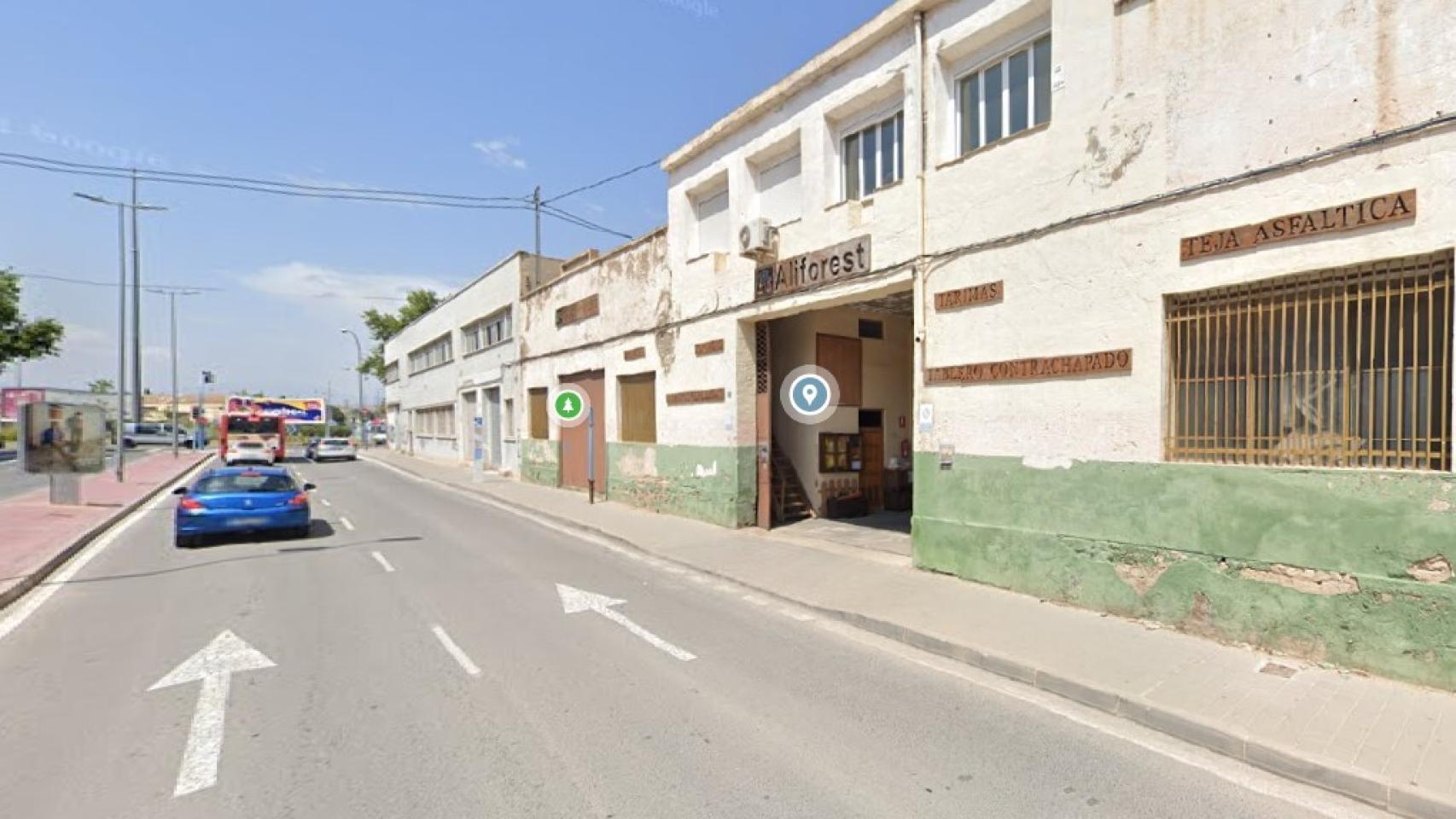 Una nave industrial afectada en la calle Poeta Pastor.