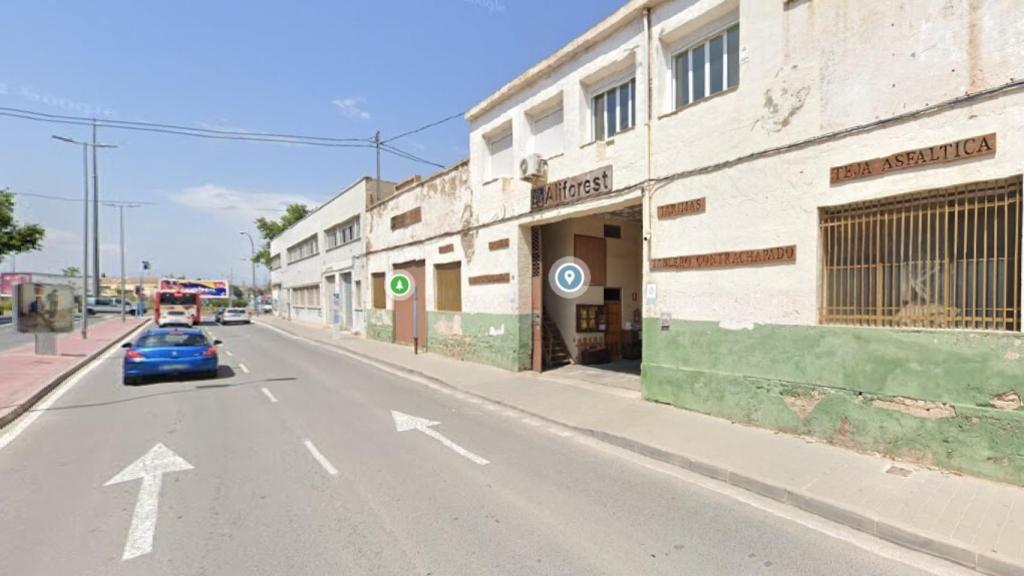 Una nave industrial afectada en la calle Poeta Pastor.