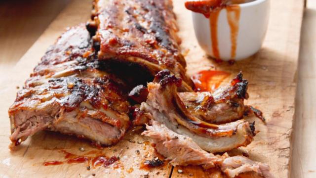 La carne roja es un ejemplo de alimento azufrado.