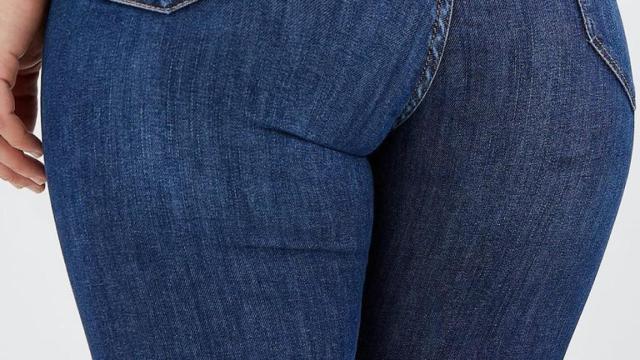 Stradivarius lanza unos vaqueros sin talla y (prometen) que se ajustan a todos los cuerpos