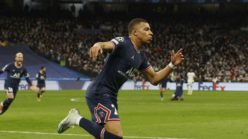 Kylian Mbappé celebra su gol al Real Madrid en el Santiago Bernabéu