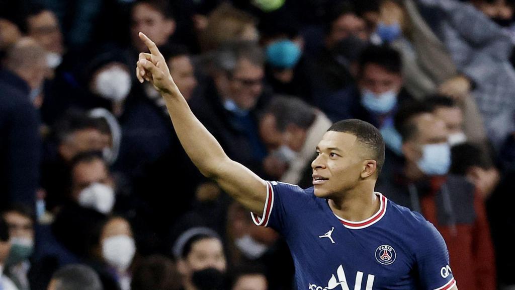 Kylian Mbappé celebra su gol al Real Madrid en el Santiago Bernabéu
