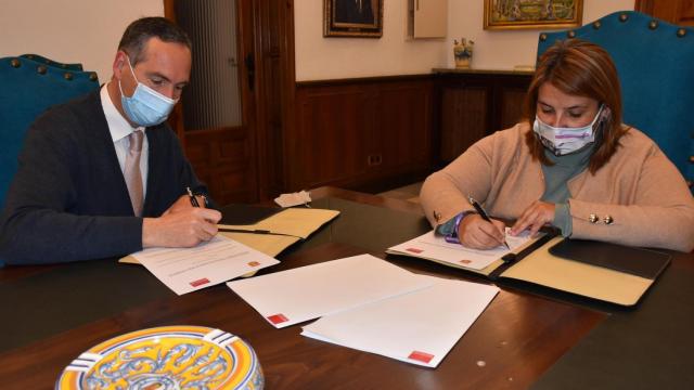 Firma del convenio. Foto: Ayuntamiento de Talavera