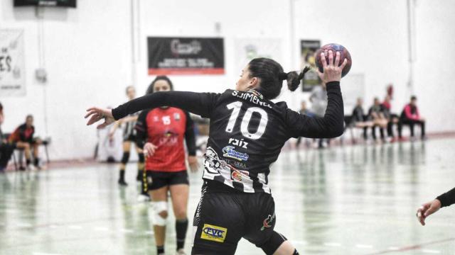 Sole López tira a puerta en el partido ante el Lanzarote.