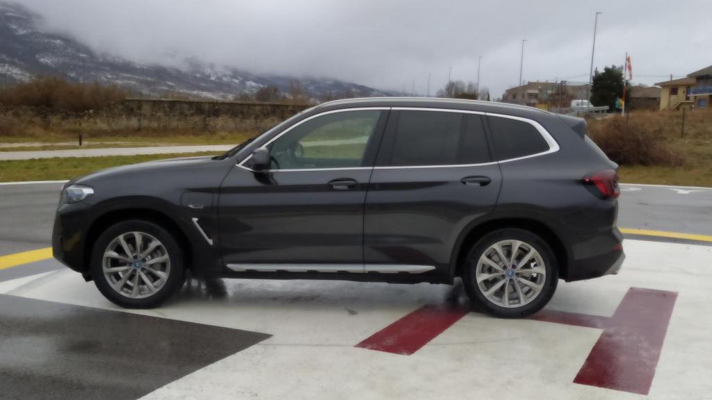 El BMW X3 es uno de los SUV premium de gran tamaño más vendidos.