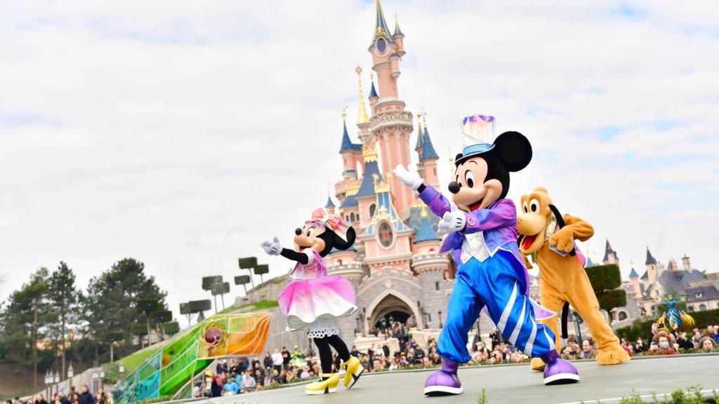 Mickey Mouse en la cabalgata de la mañana.