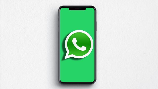 WhatsApp en un teléfono.