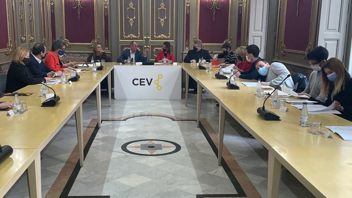 Reunión de los partidos del Botánico valenciano con la CEV, este jueves.