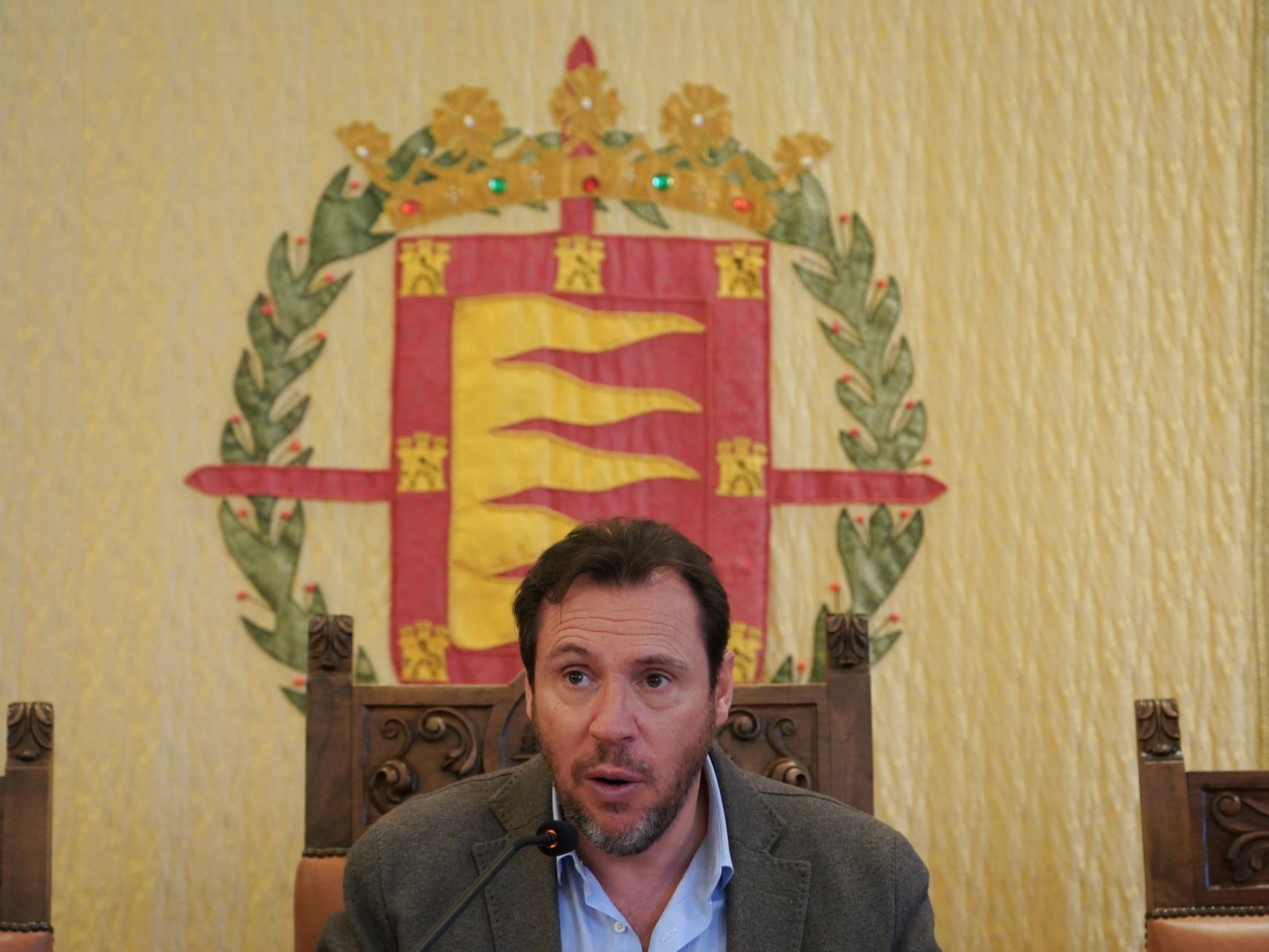 Óscar Puente en una rueda de prensa celebrada hoy en el Ayuntamiento