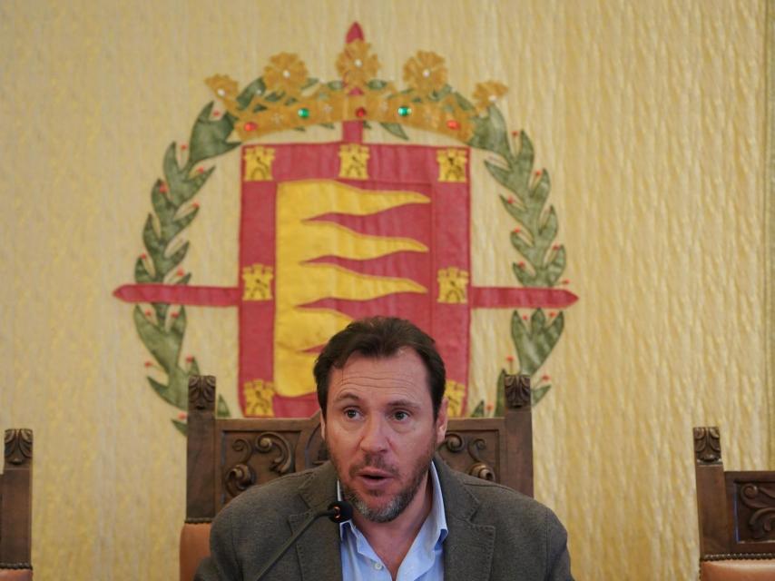 Óscar Puente en una rueda de prensa celebrada hoy en el Ayuntamiento