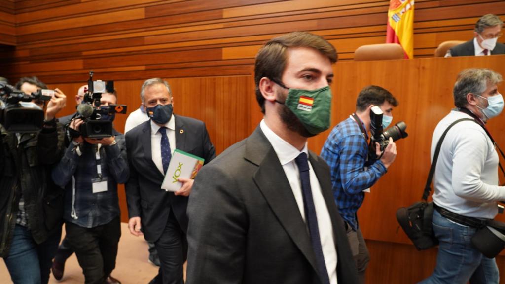 Juan García-Gallardo en el hemiciclo de las Cortes durante la sesión de hoy