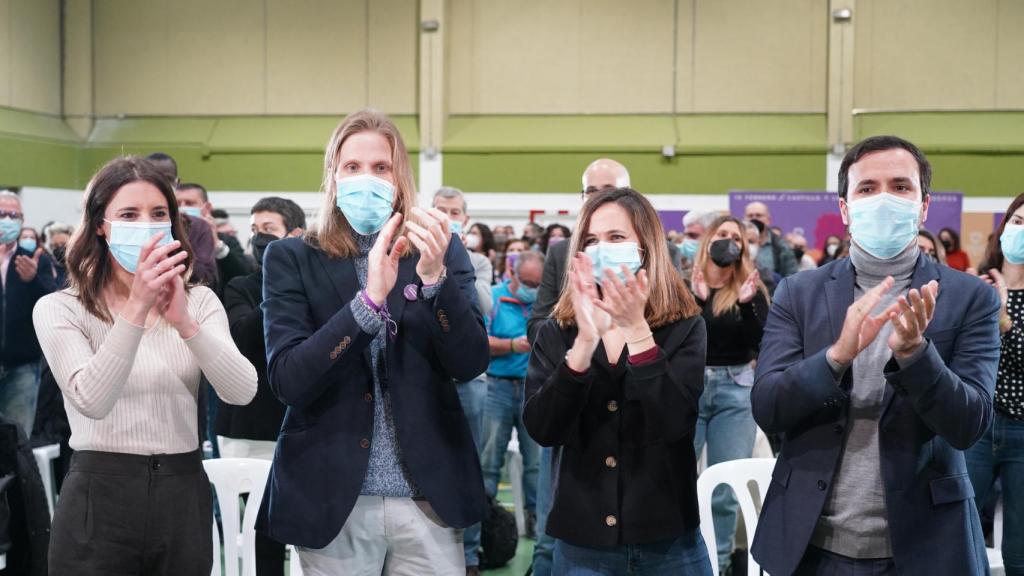Imagen de Pablo Fernández junto a Irene Montero e Ione Belarra en un acto de la pasada campaña electoral