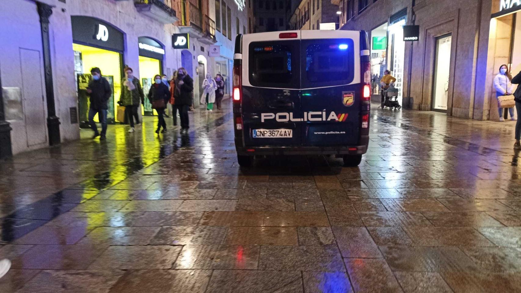 Policía Nacional patrullando por las calles de Salamanca