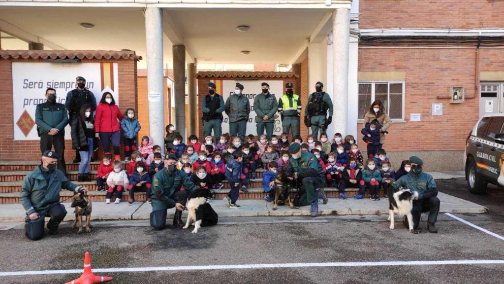 Alumnos del Cora en la Comandancia de la Guardia Civil de Zamora