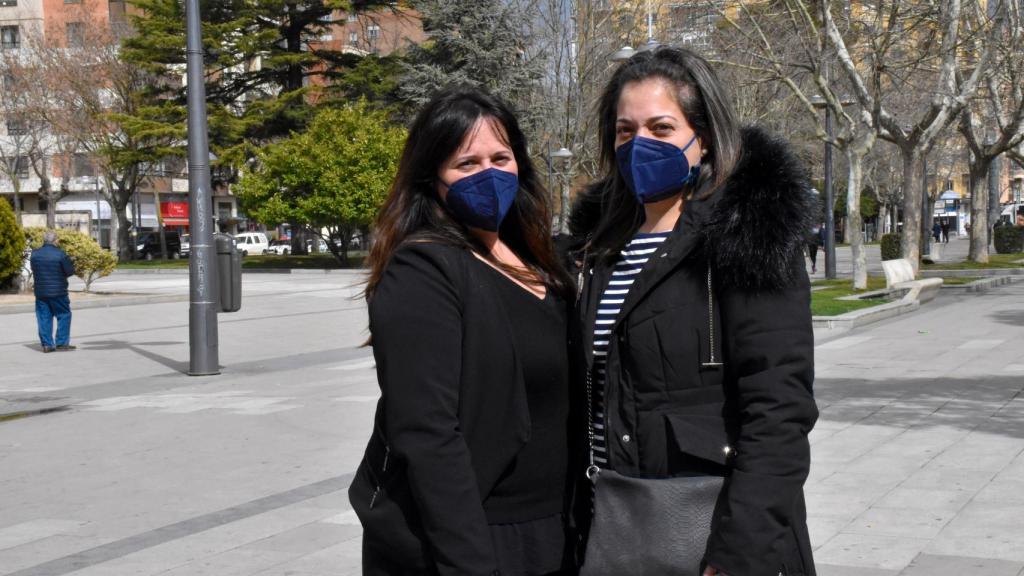 Ana Mulas y Marta Pérez en el parque de La Marina