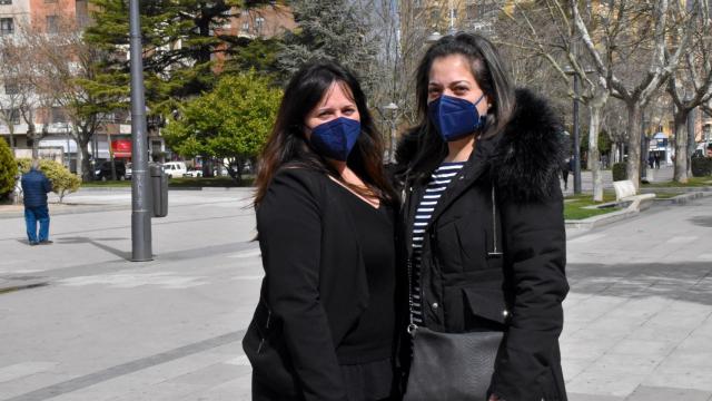 Ana Mulas y Marta Pérez en el parque de La Marina