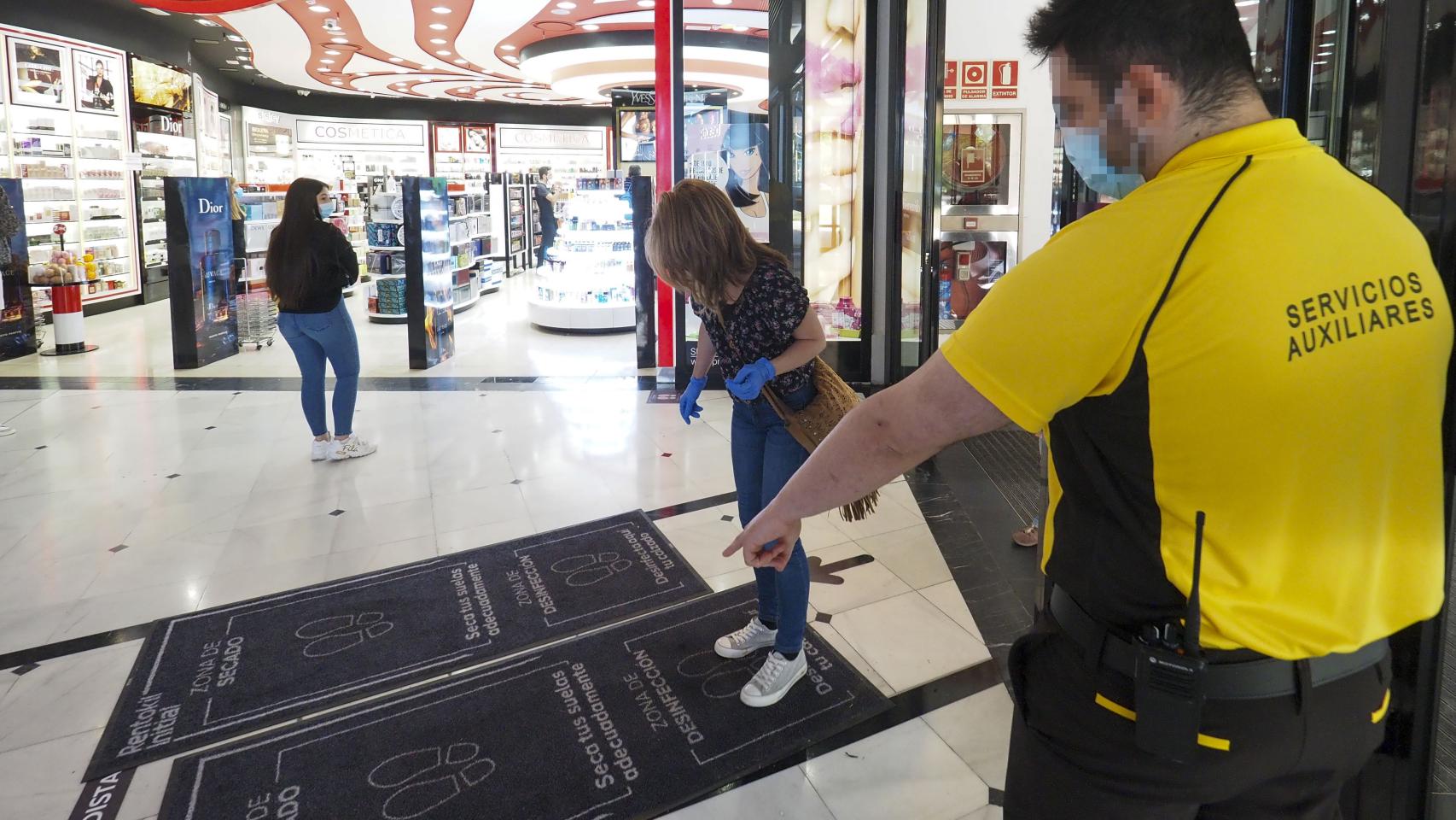Un vigilante de seguridad