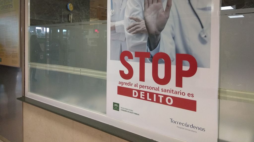 Cartel de la campaña 'Stop agresiones a personal sanitario'.