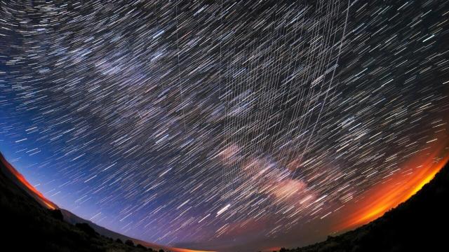 Rastro de los satélites de Starlink en el cielo