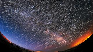 Rastro de los satélites de Starlink en el cielo