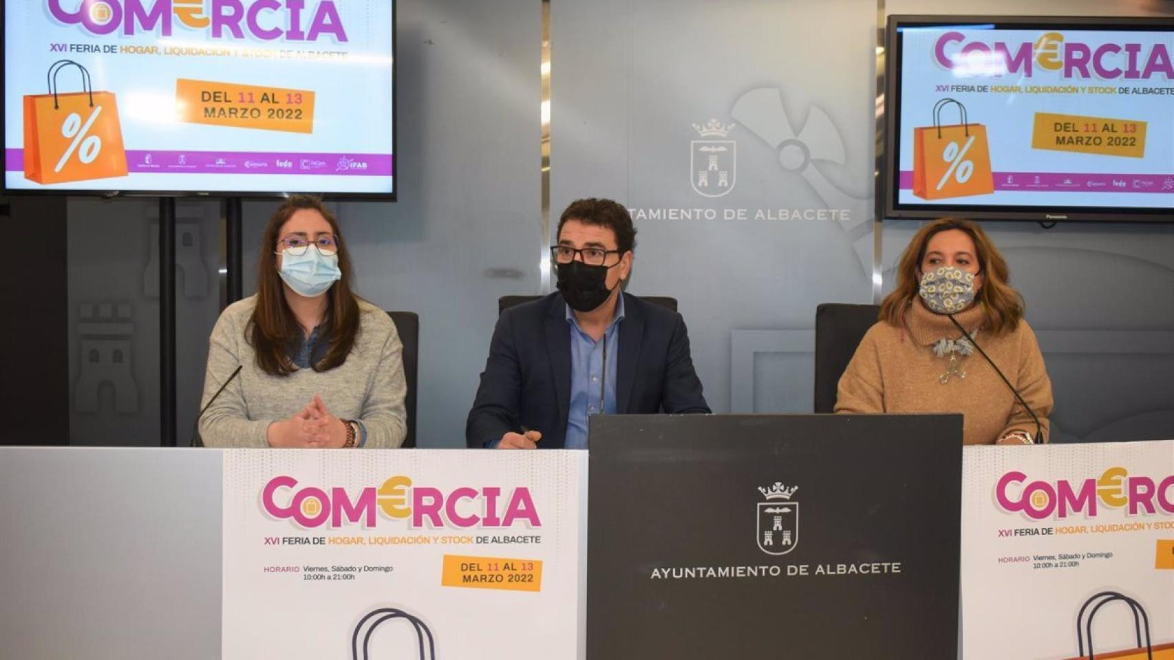 Rueda de prensa en la que se presentó Comercia.