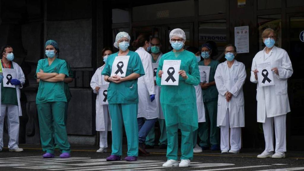 Homenaje a Encarni, la primera profesional sanitaria fallecida por Covid-19 en España.