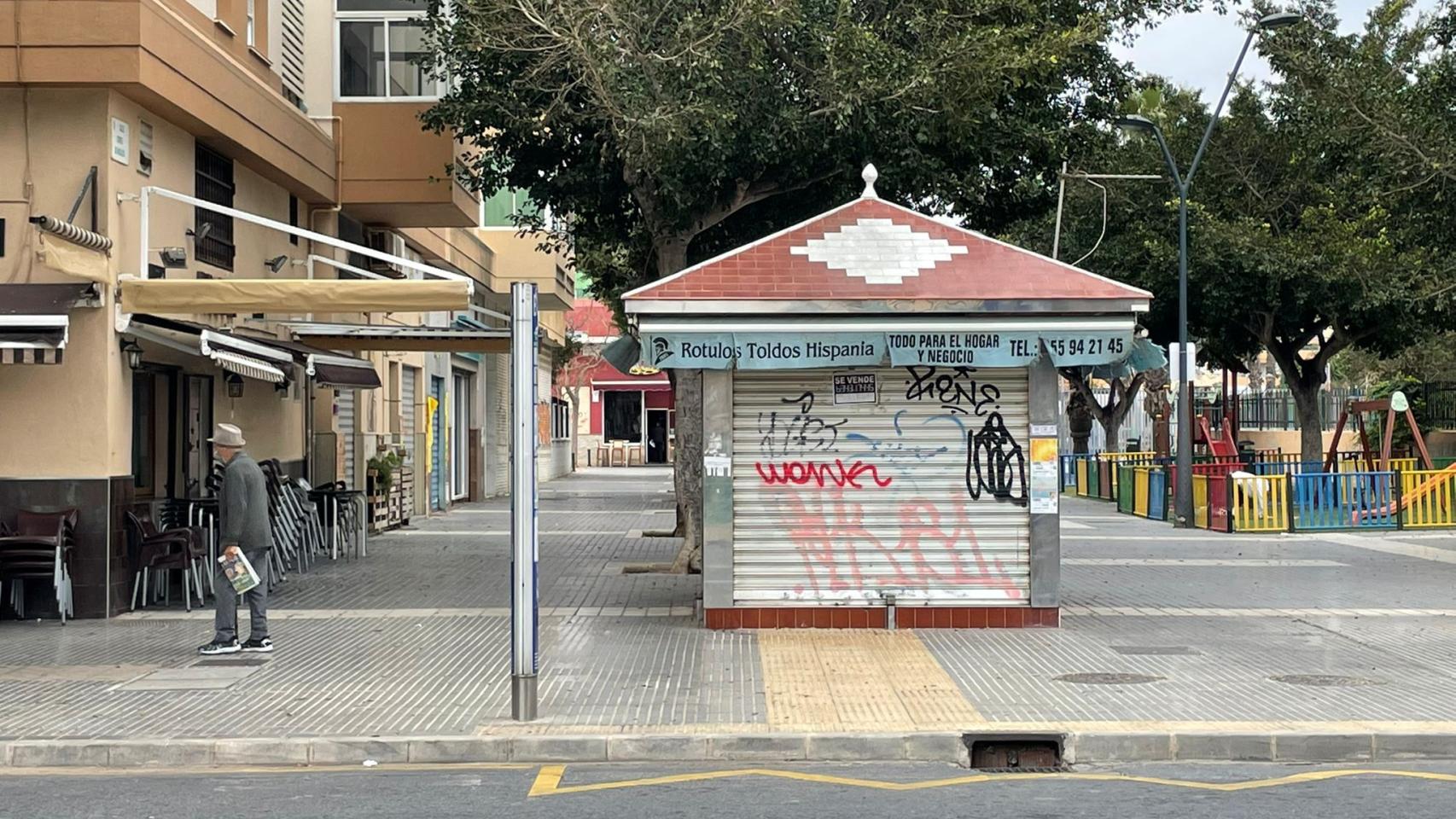 Uno de los muchos quioscos cerrados en Málaga.