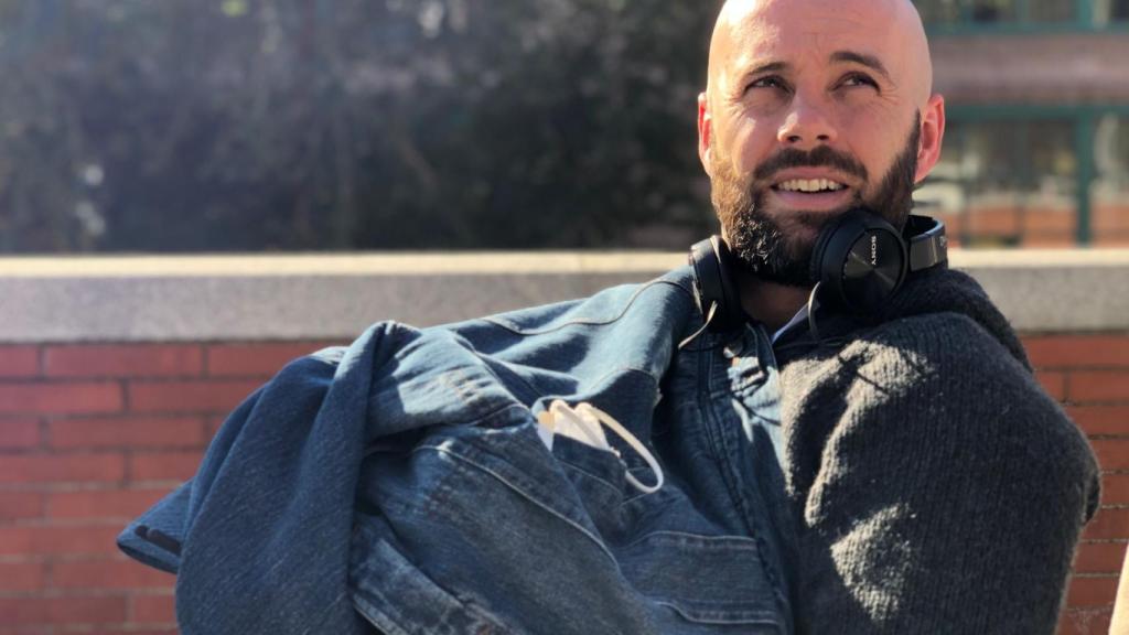 Curro Sánchez Varela se licenció en Comunicación Audiovisual y luego se graduó en Dirección de Cine en Nueva York.