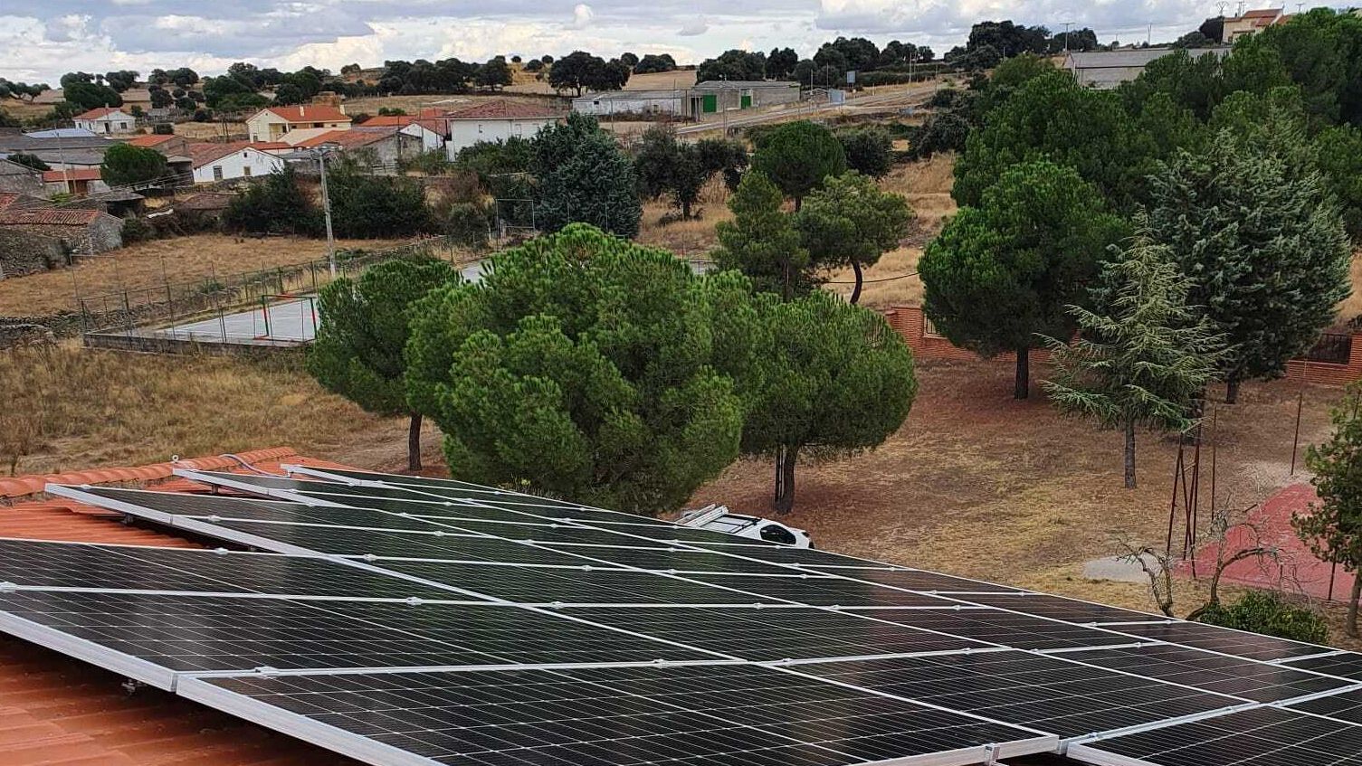 Una instalación fotovoltaica en Almeida de Sayago.