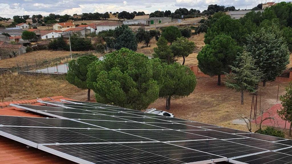 Una instalación fotovoltaica en Almeida de Sayago.