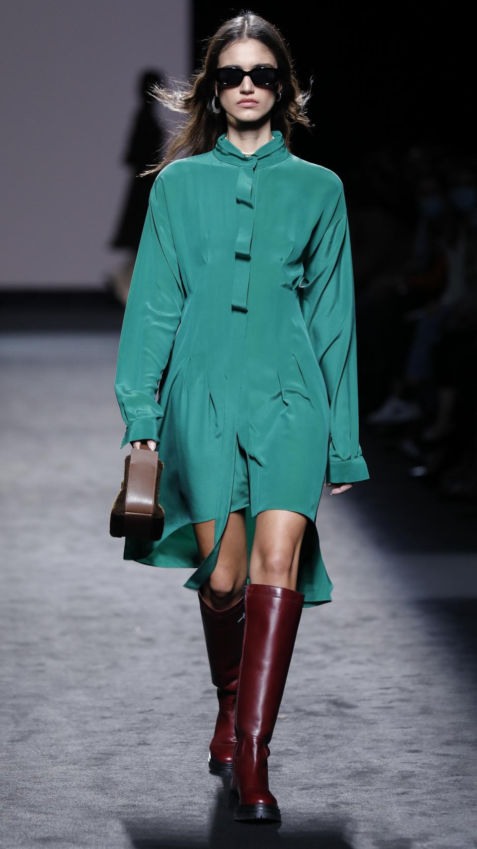Uno de los diseños de Roberto Torretta presentados ayer en Mercedes Benz Fashion Week Madrid