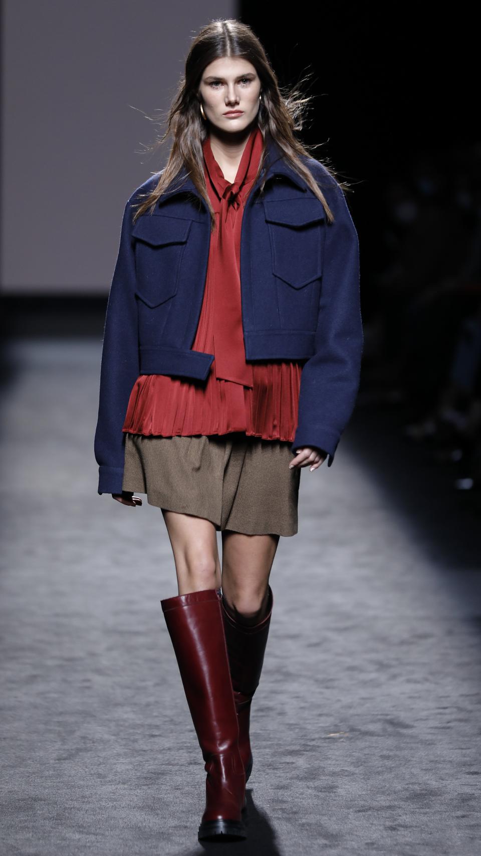 Uno de los diseños de Roberto Torretta presentados ayer en Mercedes Benz Fashion Week Madrid