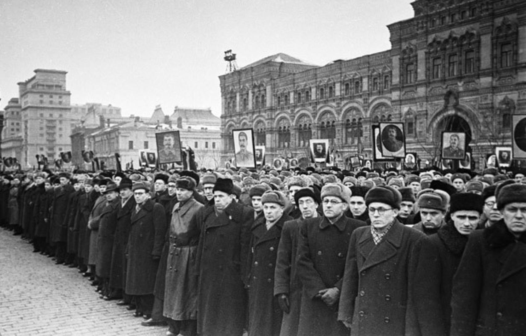 El funeral de Stalin en la Plaza Roja de Moscú.