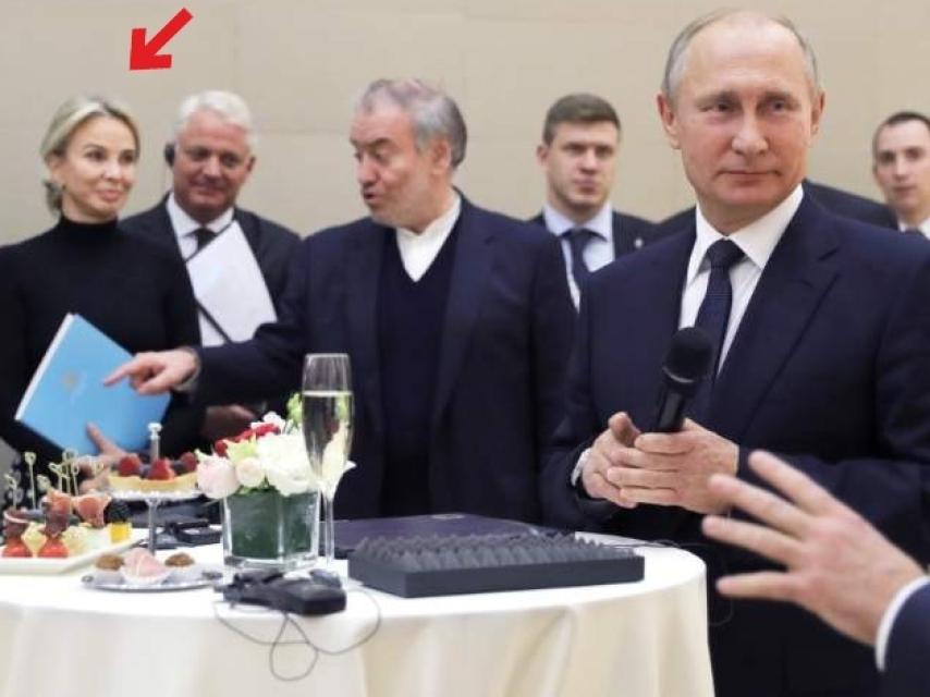 El presidente ruso, Vladimir Putin, y a su izquierda Corinna Larsen.