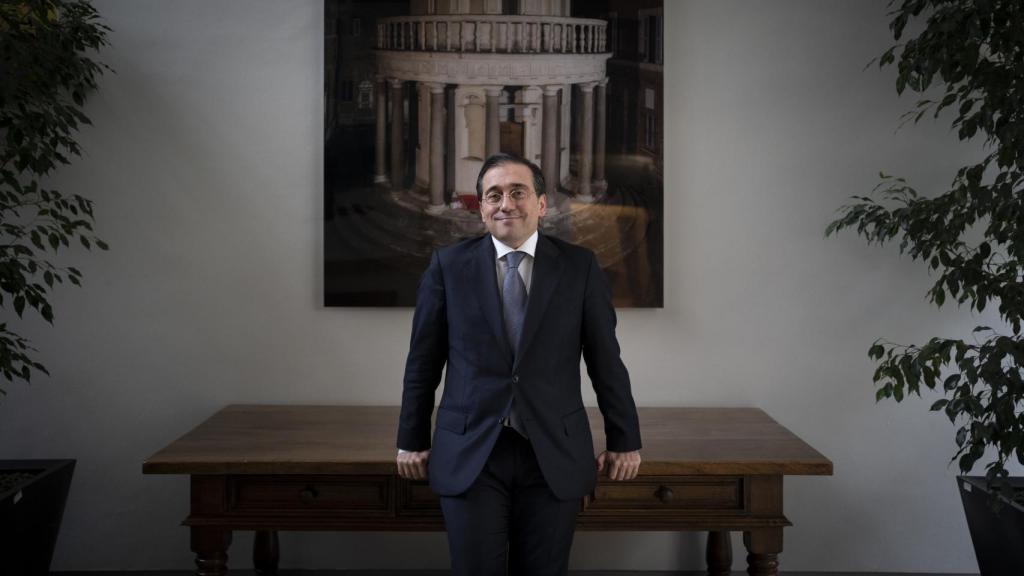 El ministro de Exteriores, José Manuel Albares, conversa con EL ESPAÑOL desde su despacho, ubicado en el Palacio de Viana.