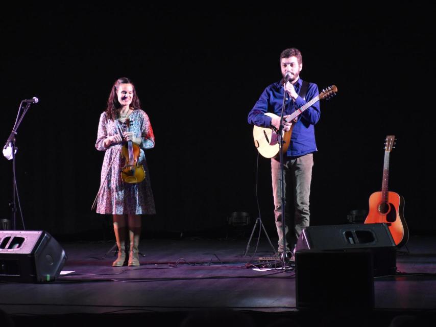 El dúo Alicornio durante el concierto que ha ofrecido este viernes en La Cistérniga, con ocasión del Fonsofolk 2022.