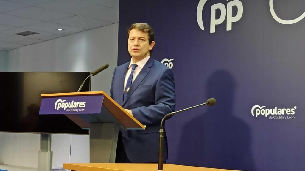 El presidente en funciones, Alfonso Fernández Mañueco, durante una rueda de prensa.
