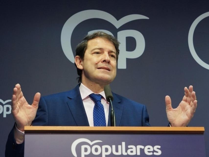 El presidente en funciones, Alfonso Fernández Mañueco, durante la rueda de prensa de este viernes.