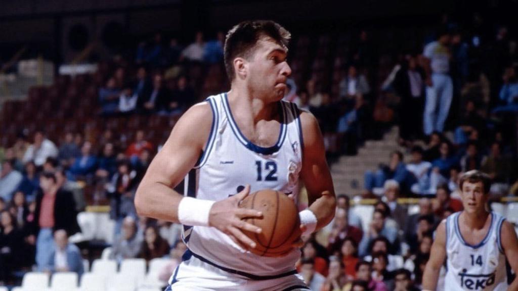 Arvydas Sabonis durante un partido con el Real Madrid