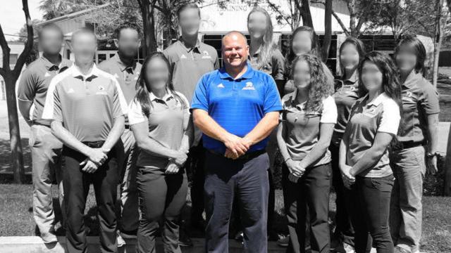 Scott Shaw, junto a parte de su equipo en San José State Spartans