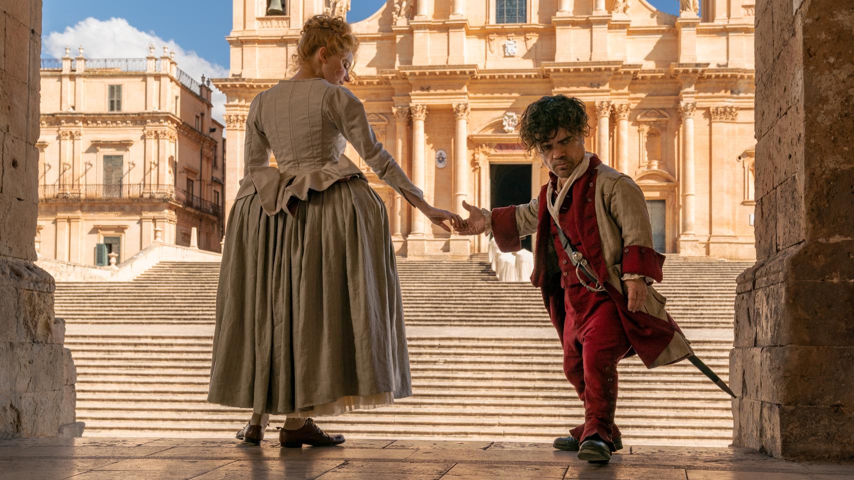 Haley Bennet y Perter Dinklage en un momento del filme