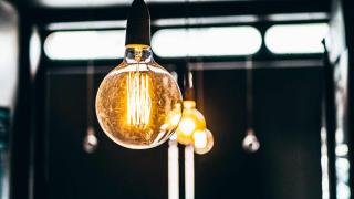 Cómo comparar tarifas de la luz desde el móvil en 1 minuto y sin instalar nada