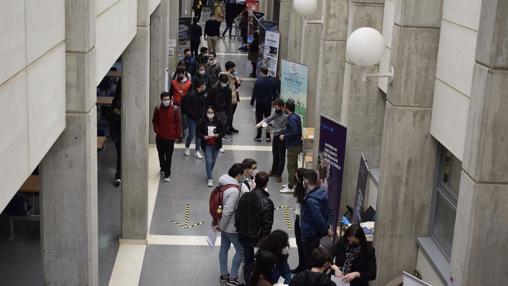 Imagen interior de una universidad.