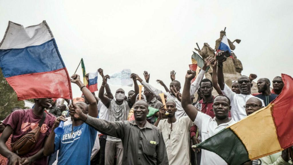 Manifestantes en Mali piden la intervención de los mercenarios rusos del Grupo Wagner, tras el gope de Estado de 2021.