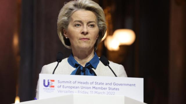 La presidenta de la Comisión, Ursula von der Leyen, durante su rueda de prensa de este viernes