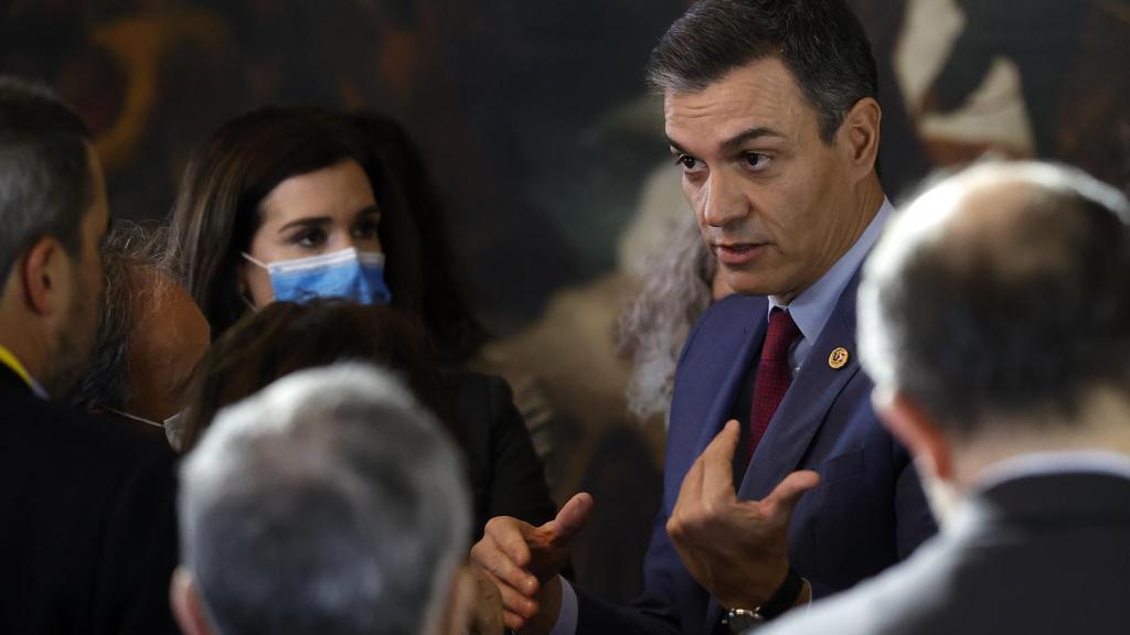 Pedro Sánchez, presidente del Gobierno, durante una comparecencia en Versalles (Francia).