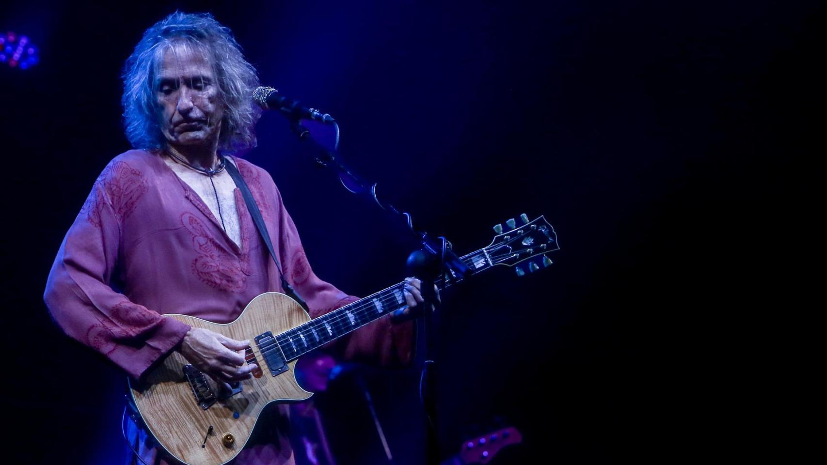 El cantante Robe Iniesta, durante un concierto en el Wizink Center, en una imagen de archivo.