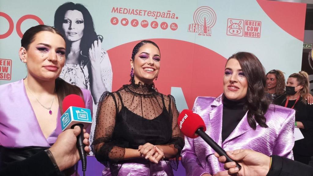 Tanxugueiras durante la alfombra roja al concierto tributo a Rocío Jurado.