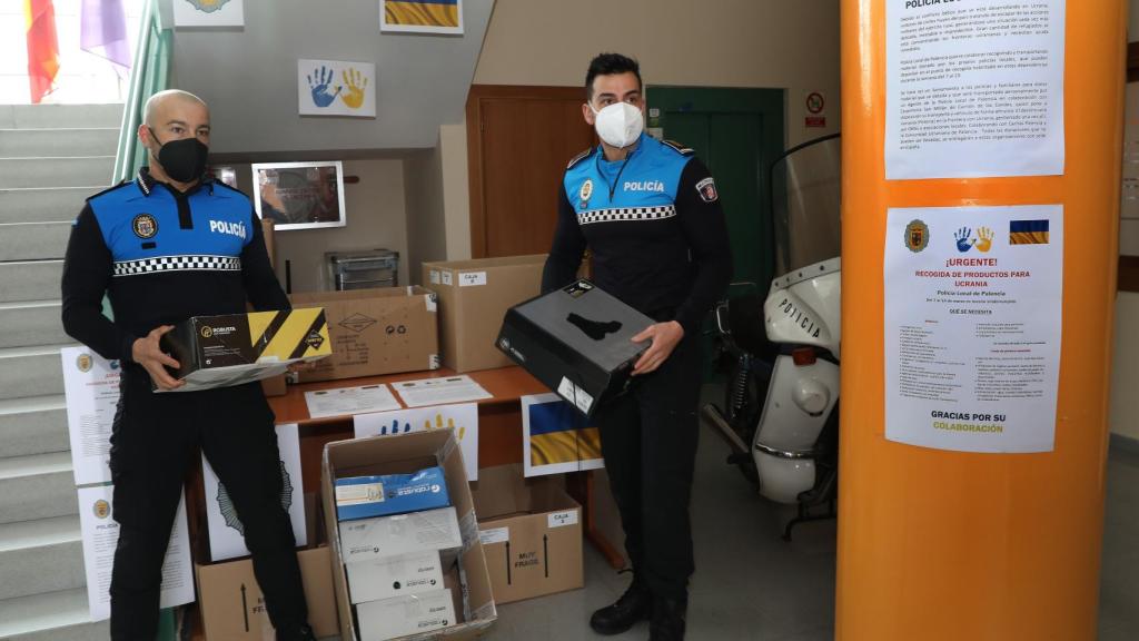 Jesús y Félix con el material recogido