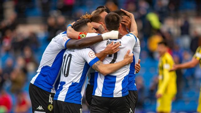 Los jugadores del Hércules celebran un gol durante un partido de la presente temporada.